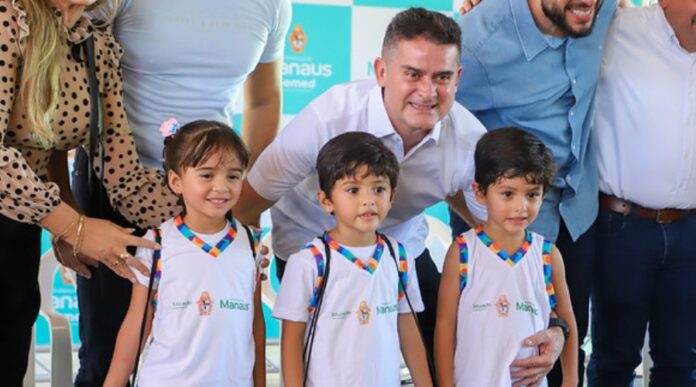 David Almeida quer passagem grátis para alunos municipais; projeto chega à Câmara
