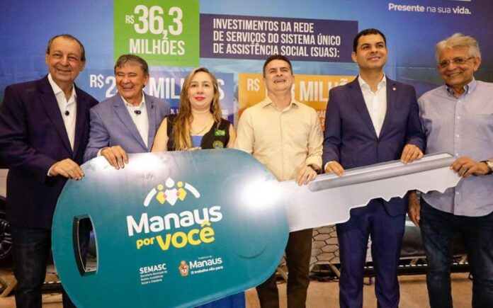 Manaus lança programa social com presença de Omar e ministro de Lula