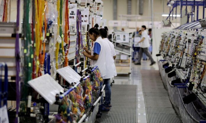 Serviços no Amazonas têm desempenho negativo em maio