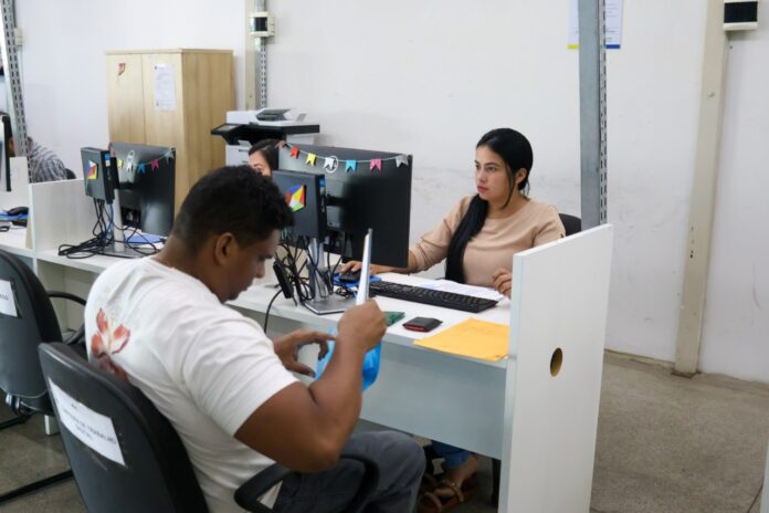 Sine Amazonas oferece 296 vagas de emprego para esta segunda-feira (14)
