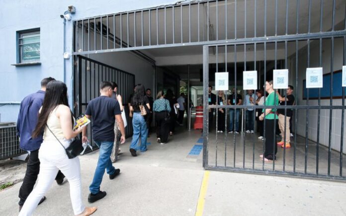 Mais de 1,2 mil candidatos realizam prova de residência jurídica em Manaus