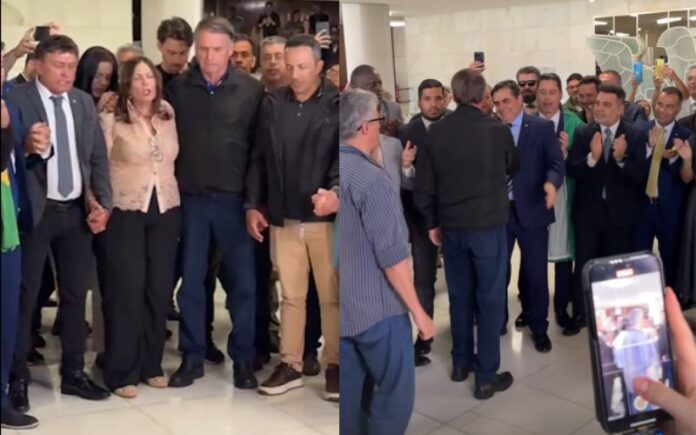 Deputados do PL fazem oração por Bolsonaro durante visita à Câmara