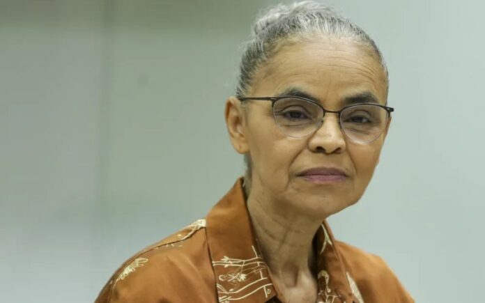 Em meio a críticas sobre a BR-319, Marina Silva desembarca em Manaus