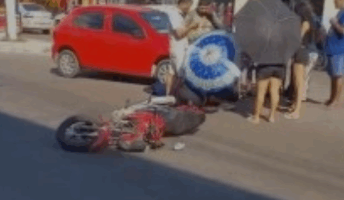 Acidente entre carro e moto deixa ferido na Zona Norte de Manaus