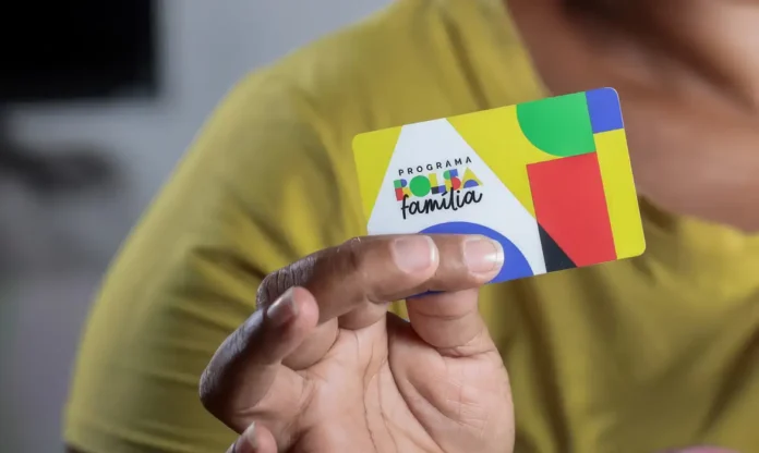 Bolsa Família: Caixa realiza pagamento hoje para NIS final 4