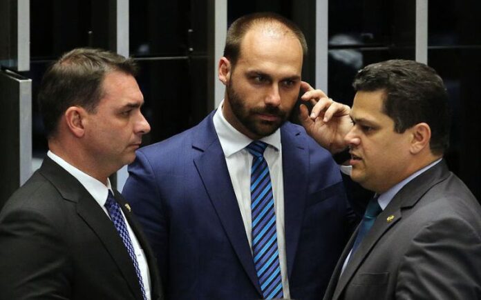 Eduardo Bolsonaro ameaça Alcolumbre e Motta com Lei Magnitsky
