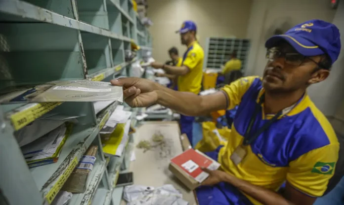 Correios não podem punir carteiro que aderiu a greve pacífica