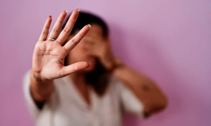 Homem é preso por ameaçar irmã e violar medida no AM