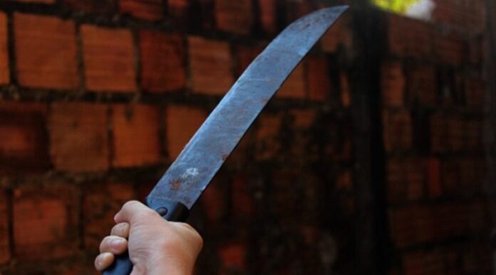 Idoso é atacado com vários golpes de terçado após reagir a assalto em casa no AM