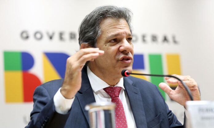 Haddad descarta retaliação dos EUA e prioriza proteção à indústria