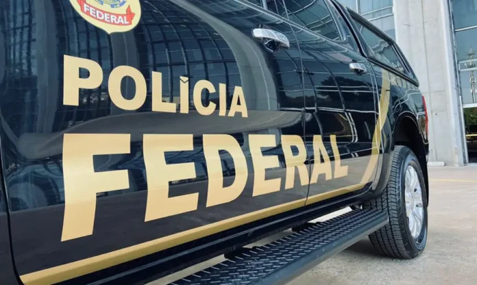PF realiza busca e apreensão de celulares na residência de Jair Bolsonaro
