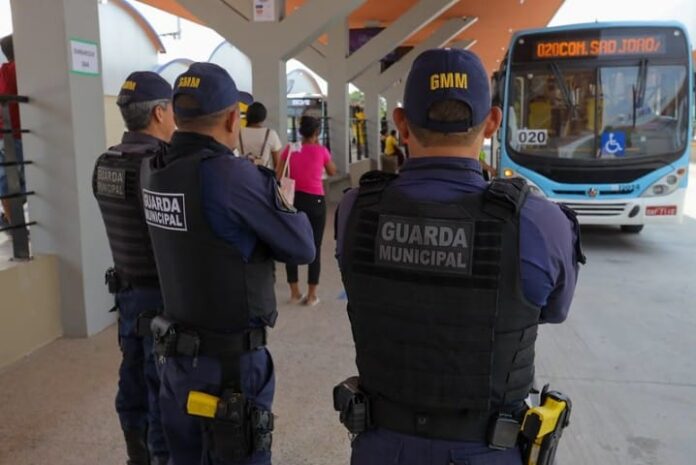 Suspeito de roubos e ameaças é detido no Centro de Manaus pela Guarda Municipal