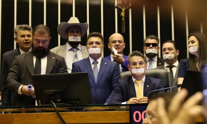 Ocupação das Mesas Diretora do Congresso Bloqueia Abertura de Sessões Legislativas