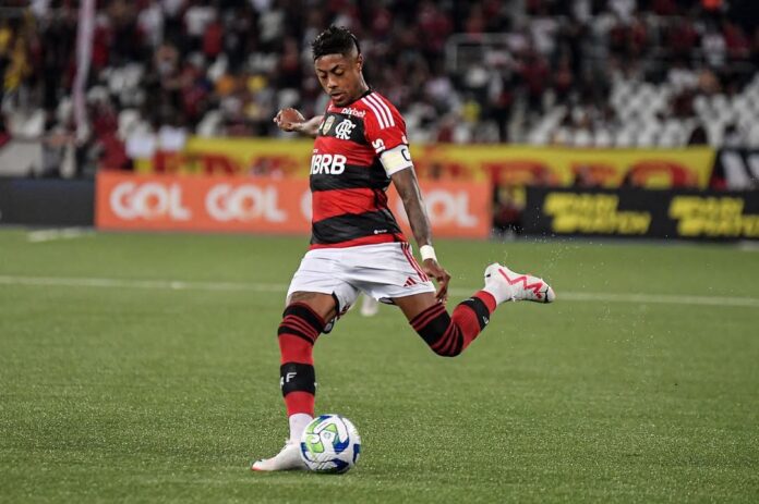 Bruno Henrique, atacante do Flamengo, recebe suspensão de 12 jogos por conduta antidesportiva e enfrenta processo na Justiça comum