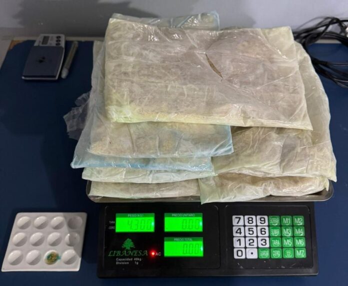 Mulher é detida no Aeroporto de Tabatinga com 4,3 kg de cocaína escondidos no corpo