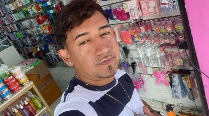 morto-manaus1.jpg Notícias do Amazonas – Homem é assassinado com 16 facadas durante assalto em casa