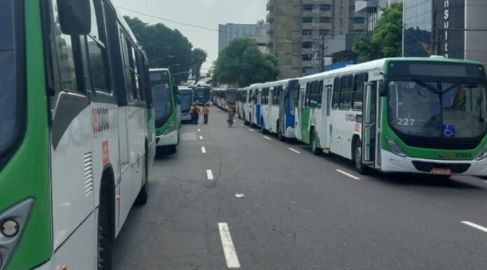 Notícias do Amazonas – Rodoviários de Manaus retomam greve por salários atrasados