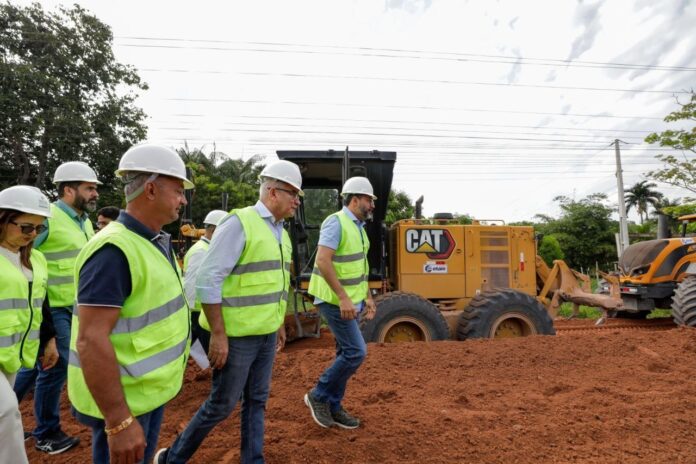 Notícias do Amazonas – Wilson Lima inspeciona obras da AM-352 com R$ 257 milhões em investimentos