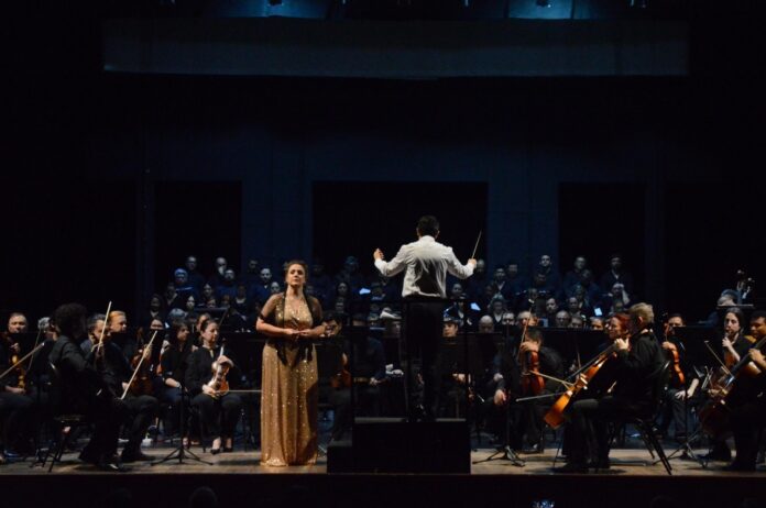 Notícias do Amazonas – Soprano Ludmilla Bauerfeldt brilha em estreia histórica no Teatro Amazonas