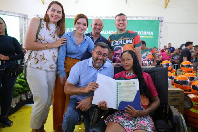Notícias do Amazonas – Wilson Lima entrega 150 títulos de propriedade em Novo Airão