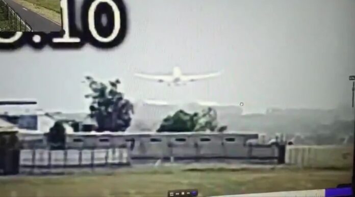 Avião da Air India cai logo após decolagem em Ahmedabad, deixando 204 mortos