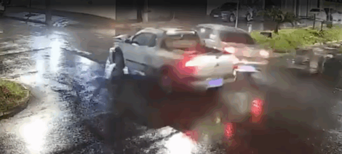 Colisão entre veículos no Bairro Cidade Jardim deixa carros danificados, mas sem feridos