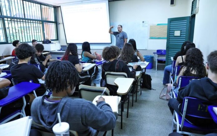 Enem retoma certificação do ensino médio a partir de 2025; entenda as regras