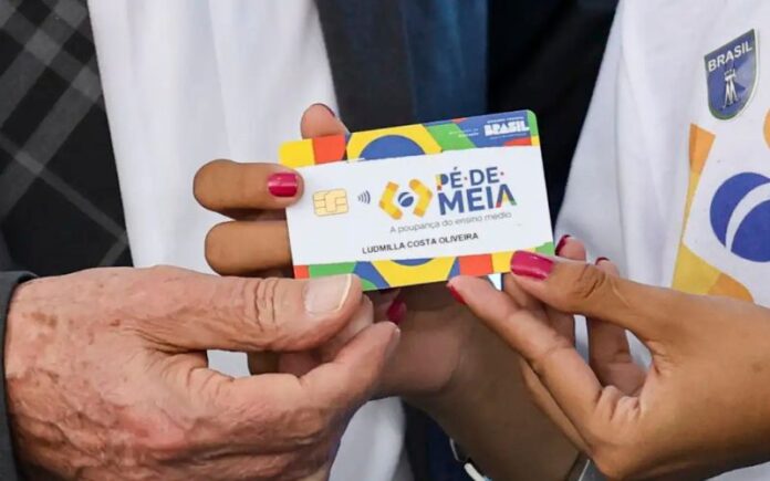 Notícias do Amazonas – Estudantes de março e abril recebem R$ 200 do Pé-de-Meia