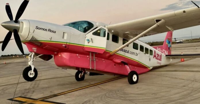 Avião da Azul Conecta fica empinado em Viracopos durante embarque