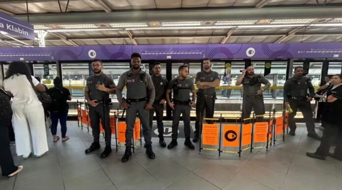 Passageiro de 35 anos perde a vida ao ficar preso entre trem e plataforma