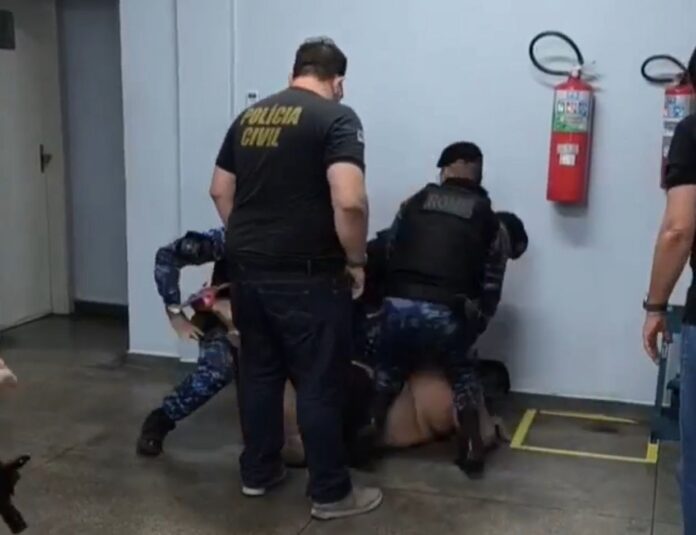 Notícias do Amazonas – Homem tenta escapar após ser preso com moto adulterada