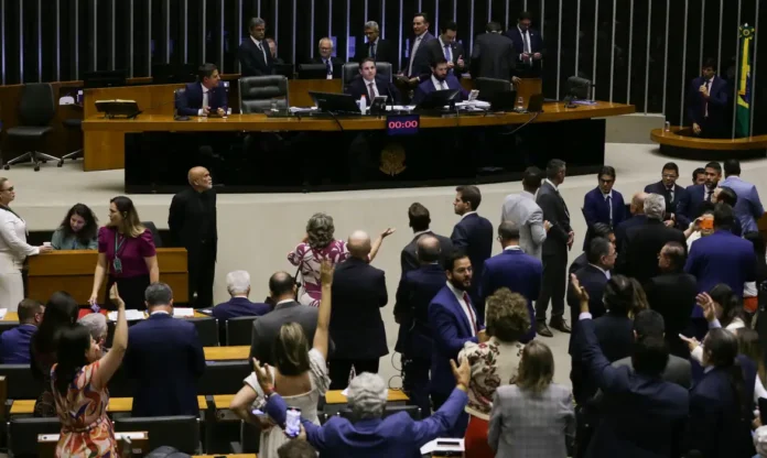 Notícias do Amazonas – Hugo Motta pauta urgência para projeto de anistia