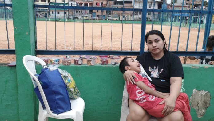 Notícias do Amazonas – Mãe luta por carrinho adaptado após golpe de falsa médica