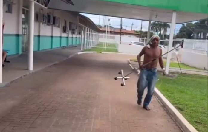 Notícias do Amazonas – Paciente tenta deixar hospital em Itacoatiara com soro conectado
