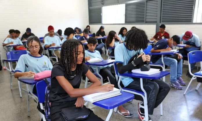 Notícias do Amazonas – Estudantes de maio e junho recebem R$ 200 do Pé-de-Meia