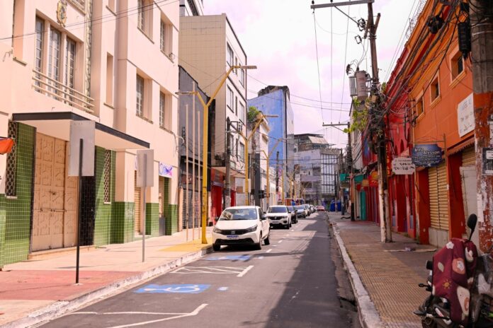 Notícias do Amazonas – Mutirão no Bairro remove 6,5 toneladas de cabos obsoletos