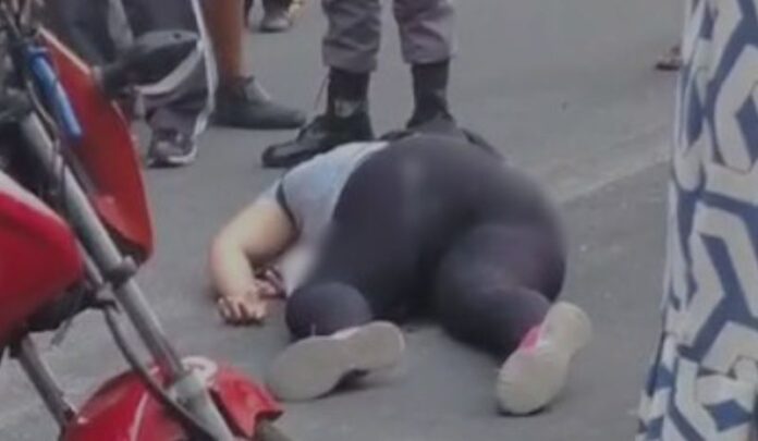 Notícias do Amazonas – Mulher é morta com 17 tiros em Manaus na tarde desta segunda-feira