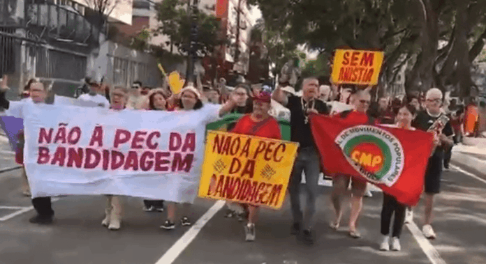 Notícias do Amazonas – Protesto em Manaus se opõe à PEC da Blindagem e anistia