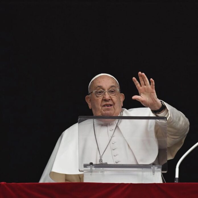 Vaticano informa: Papa Francisco passa mais uma noite estável no hospital