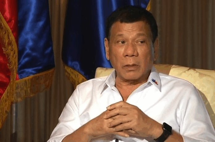 Ex-presidente das Filipinas é detido ao chegar em Manila sob mandado do TPI