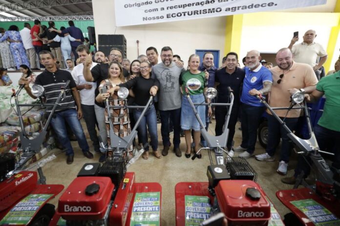 Notícias do Amazonas – Implementos agrícolas são entregues a produtores em Presidente Figueiredo