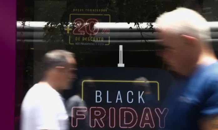 Black Friday: Como as Famílias Brasileiras Podem Economizar e Planejar Melhor