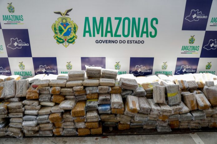 Notícias do Amazonas – PMAM apreende quase 1 tonelada de maconha em Manaus