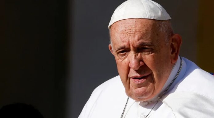Vaticano atualiza sobre estado de saúde do Papa Francisco em tratamento hospitalar
