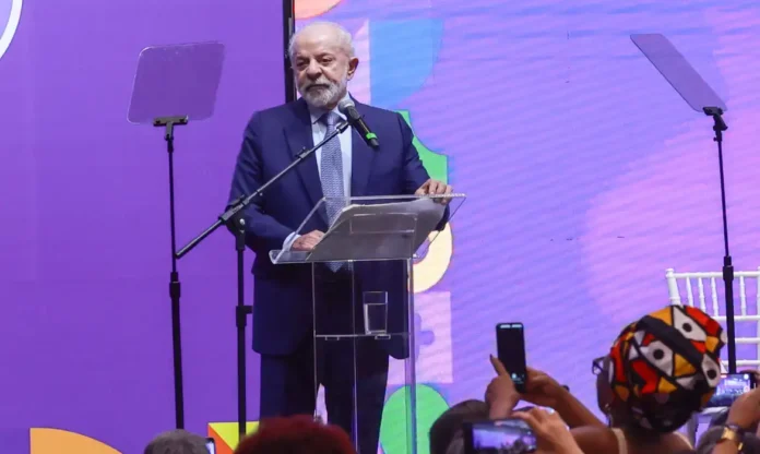 Lula aprova nova lei que estende licença-maternidade em casos de internação