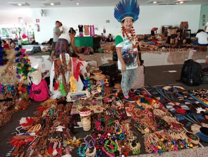 Notícias do Amazonas – Artesãs indígenas do estado brilham na Feira Nacional de Artesanato