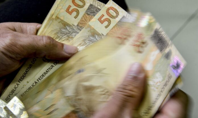 Notícias do Amazonas – Prazo final para pagamento do 13º salário é nesta sexta-feira