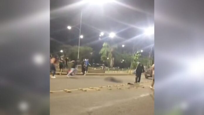 Jovem de 20 anos é agredido e atropelado após confusão em boate em SC