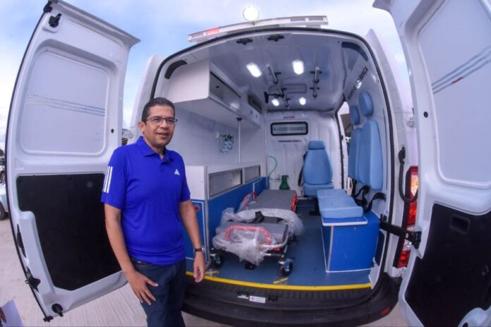Notícias do Amazonas – João Luiz entrega ambulância para o Distrito de Lindóia