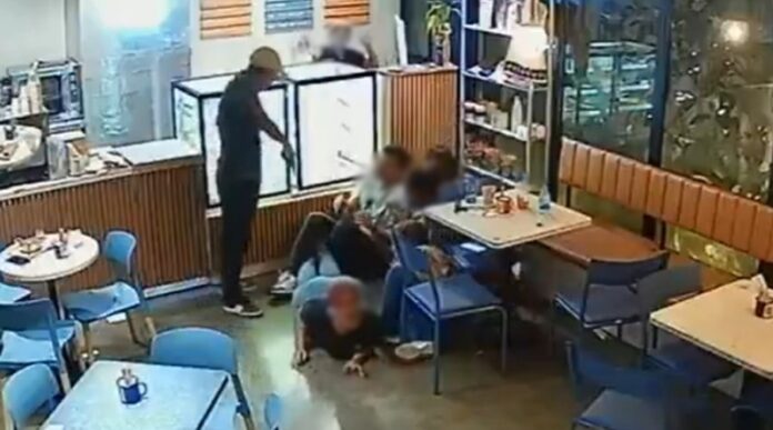 Notícias do Amazonas – Criminosos aterrorizam clientes em cafeteria de Manaus